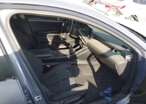 2021 Kia K5 Lxs z USA, uszkodzony, nr VIN 5XXG14J25MG055812